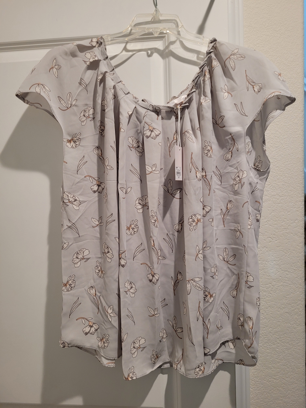 LC Lauren Conrad Light Gray Floral Cap-Sleeve Blouse-NWT 3x